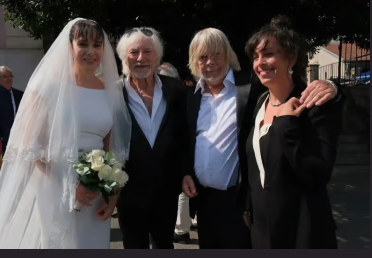 Hugues Aufray au mariage de Renaud : “Ma jeune femme a sympathisé avec Cerise et c’était capital" - capture decran 2024 05 05 173305