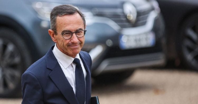 Bruno Retailleau rend hommage aux deux pompiers décédés