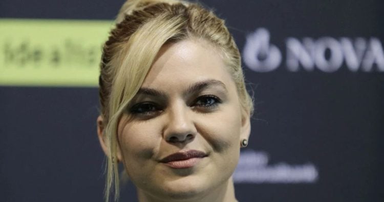 Louane dévoile sa technique pour ne pas s'étouffer :