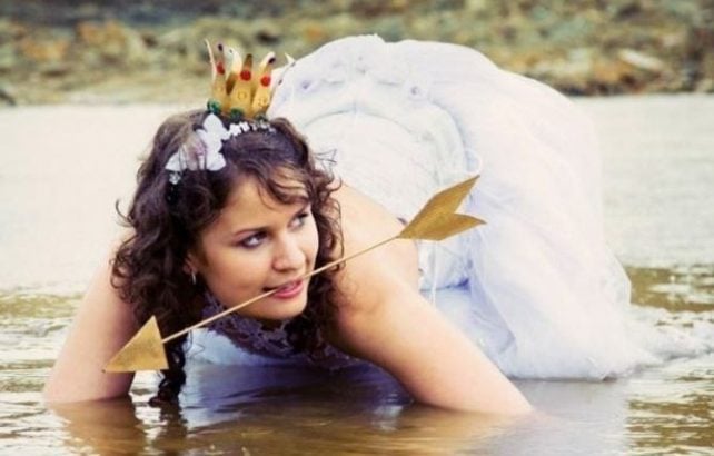 Un cupidon dans une curieuse posture