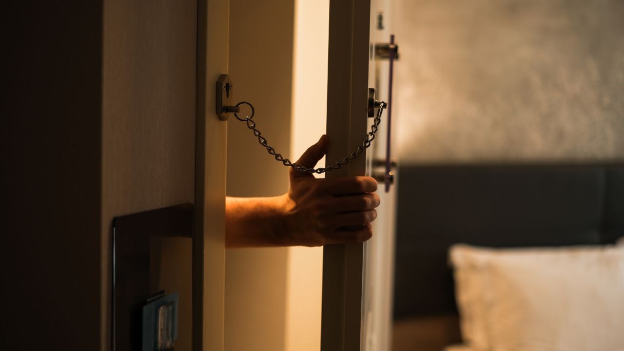 <p>Un squatteur tente de forcer une entrée</p>” width=”1280″ height=”720″>© Shutterstock</p>
<!-- WP QUADS Content Ad Plugin v. 2.0.92 -->
<div class=