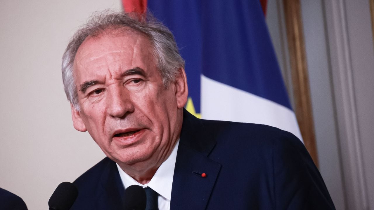 François Bayrou anéanti : sa fille Hélène “rouée de coups” par un des abbés de Bétharram, “Insolente comme ton père !”