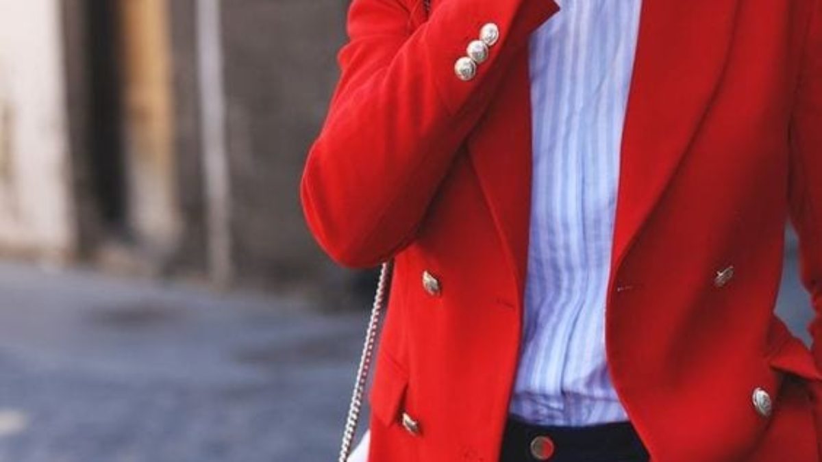vêtements rouges enterrement