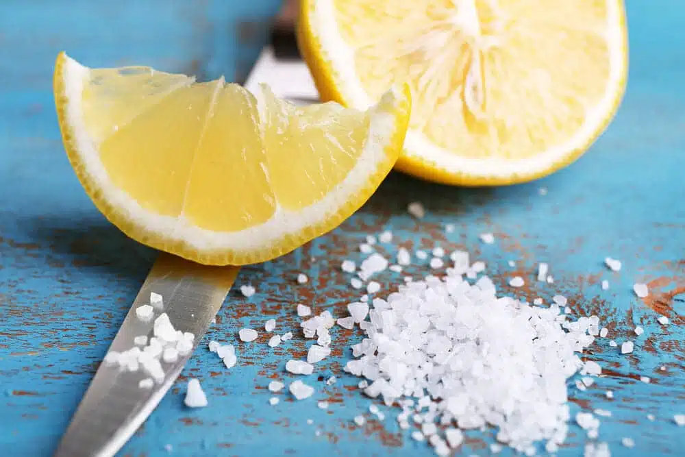 Citron et sel pour déboucher l’évier naturellement
