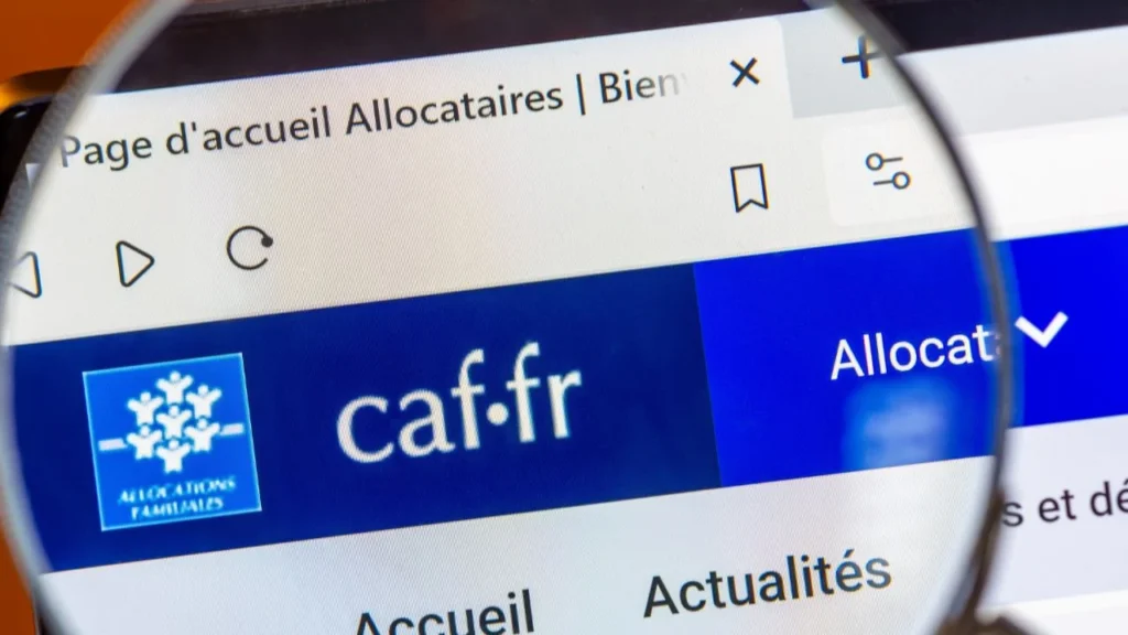 La CAF détaille les versements de fin 2026, avec plusieurs dates avancées ou décalées et des délais bancaires pouvant retarder l’arrivée effective des aides