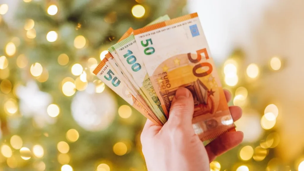 Cette Britannique de 32 ans a l’habitude de faire contribuer ses convives aux repas qu’elle prépare chez elle. Pour le réveillon de Noël, elle a choisi de doubler le tarif. Et c'est non négociable !