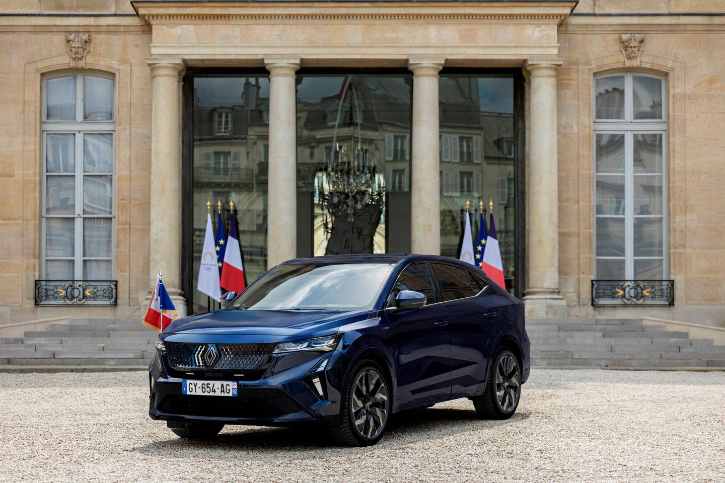 https://celebfrance.org/wp-content/uploads/2026/01/f9673b8_1720945631787-renault-rafale-voiture-officielle-de-la-pra-sidence-de-la-ra-publique.jpg
