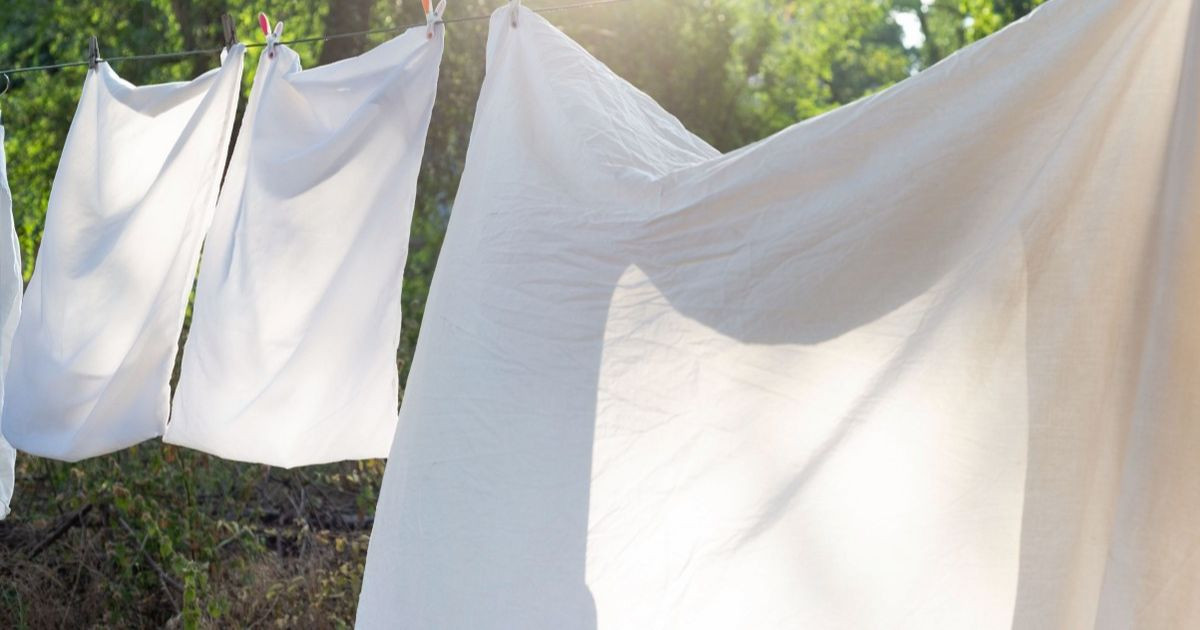 Laver les draps pour limiter la poussière