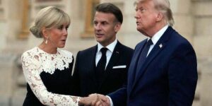 © La robe bicolore noire et blanche de Brigitte Macron pour accueillir Donald Trump