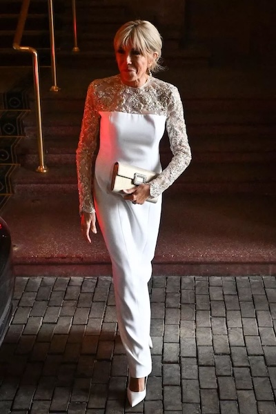 En robe blanche signée Louis Vuitton, Brigitte Macron attire tous les regards aux côtés du roi Harald V de Norvège